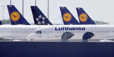 En échange de son aval au plan de sauvetage, la Commission européenne demande à Lufthansa de céder des créneaux horaires de décollage et d'atterrissage (slots), droits très convoités et précieux pour les compagnies aériennes, ou de réduire le nombre d'avions basés en Allemagne, selon plusieurs médias.