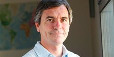 Emmanuel Négrier est chercheur en science politique au Centre d'études politiques et sociales (CEPEL) à Montpellier, spécialisé dans les politiques culturelles.