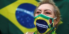 Au Brésil, troisième pays le plus endeuillé au monde après les États-Unis et le Royaume-Uni, le gouverneur de Rio de Janeiro a annoncé l'assouplissement des restrictions.