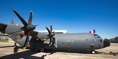 Le C-130, un avion de transport tactique logistique et de fret, est également utilisé par les opérations spéciales