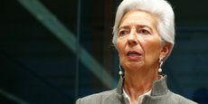 La bonne santé de la monnaie unique est attribuée par les économistes au plan de relance de 750 milliards d'euros décidé en juillet par l'Union européenne et que la présidente la BCE Christine Lagarde avait fortement appelé de ses vœux.