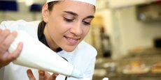 Selon le baromètre 2023 de l'Institut supérieur des métiers, le nombre d'apprentis a augmenté de 15 % en Auvergne-Rhône-Alpes. Le secteur des services a connu la plus forte progression, avec 19 % d'apprentis supplémentaires.