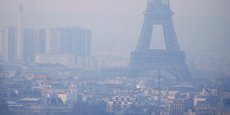 En Ile-de-France, agglomération la plus peuplée d'Europe, les habitants subissent particulièrement les conséquences de la pollution de l'air. Selon Airparif, le nombre de décès liés à celle-ci a atteint 8.000 personnes en 2022.