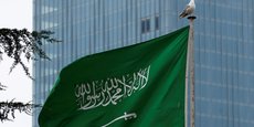 Photo prise le 20 octobre 2018 du drapeau saoudien flottant au sommet du consulat d'Arabie saoudite à Istanbul, en Turquie.