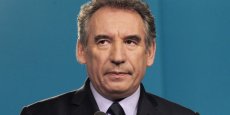 François Bayrou, président du MoDem, donne un coup de main à son allié Alain Juppé, en laissant entendre qu'il pourrait se présenter à la présidentielle en cas de victoire de François Fillon. La droite et le centre serait alors divisés.