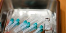 Olivier Véran annonce ce mardi que le délai entre les deux doses du vaccin Pfizer sera maintenu à 3 ou 4 semaines.