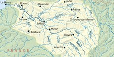 Longue de près de 775 kilomètres, la Seine prend sa source à Source-Seine (62 habitants, Côte d'Or, Bourgogne-Franche-Comté) et traverse, outre Le Havre, Paris et Rouen, des capitales départementales comme Troyes (Aube, Grand-Est) et Melun (Seine-et-Marne, Île-de-France).