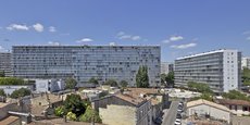 530 logements du quartier du Grand Parc, à Bordeaux, ont été rénovés par Anne Lacaton et Jean-Philippe Vassal qui y ont ajouté des balcons larges et lumineux.