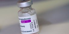 Depuis le 19 mars, la France réserve aux plus de 55 ans le vaccin du laboratoire anglo-suédois AstraZeneca, après des cas rares mais graves de troubles de la coagulation observés uniquement sur des patients moins âgés.