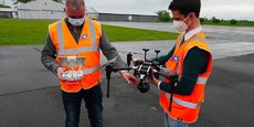 « Nous avons équipé nos drones de capteurs 5G et 4G qui permettent quel que soit la distance, de voir ce que voit le drone, d'entendre ce qu'entend le drone, d'avoir un suivi sur une cartographie, mais surtout de pouvoir prendre le contrôle du drone où que vous soyez, sans limite de distance », explique Laurent Byrs.