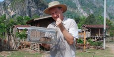 Serge Morand a mené une trentaine d'études de terrain, dont une au Laos en collaboration avec l'Institut Pasteur du Laos, sur les virus de la faune sauvage.