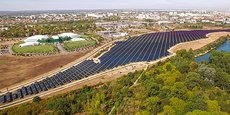 A Toulouse, Urbasolar a installé a installé la plus grande centrale solaire de France en milieu urbain sur l’ancienne friche industrielle du site AZF, d’une puissance de 15 MWc et produisant chaque année 19.350 MWh, soit la consommation annuelle de 4.100 foyers.