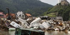 Plus de deux cents personnes sont mortes dans les inondations de juillet 2021 en Europe, qui ont également fait de nombreux disparus, et détruit des centaines de maisons ainsi que des infrastructures.