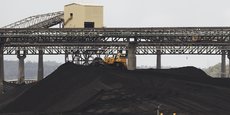 Chargement de charbon sur le port de Gladstone dans le Queensland, en Australie.  C'est le quatrième plus important terminal au monde en matière d'exportation de charbon.