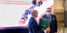 Le Roi Mohammed VI lors de la cérémonie de présentation du rapport général de la Commission spéciale sur le modèle de développement par Chakib Benmoussa, le 25 mai 2021.