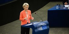 La présidente de la Commission européenne, Ursula von der Leyen, devant les députés européens.
