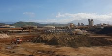 Stock de minerai sur le site de Doniambo, en Nouvelle-Calédonie, exploité par la SNL, filiale d'Eramet.