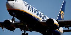 Ryanair a publié lundi son premier bénéfice trimestriel depuis le début de la pandémie, mais a dit s'attendre à une perte annuelle pouvant atteindre 200 millions d'euros en raison de la réduction des prix des billets cet hiver.