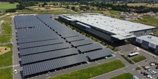 En 2018, Michel Edouard Leclerc s'était engagé à ce que 200 centres E. Leclerc soient équipés de panneaux photovoltaïques d'ici à 2025. A Avermes, l'Hypermarché Les Portes de l'Allier se pose comme l'un des plus ambitieux avec ses 22.000 m² de panneaux solaires en ombrières sur son parking de 1.500 places.