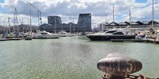 Vue du port de plaisance de Bordeaux au bassin à flot numéro deux, désormais inclus dans un nouveau quartier.