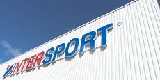 L’enseigne Intersport, qui a remplacé les magasins La Hutte en 1989, s’est imposée comme le second acteur de la distribution d’articles de sport en France.