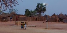 Ce sont 50.000 lampadaires solaires intelligents de ce type qui seront installés au Togo.