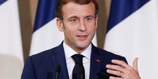 Emmanuel Macron distribue les aides aux ménages en cette fin d'année