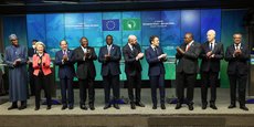 Sommet UA-UE, à Bruxelles, le 18 février: de g. à dr. : les présidents Muhammadu Buhari (Nigeria), Ursula von der Leyen (Commission européenne), Abdel Fattah al-Sisi (Égypte), Cyril Ramaphosa (Afrique du Sud), Macky Sall (Sénégal et Union africaine), Charles Michel (Conseil européen), Emmanuel Macron (France), Uhuru Kenyatta (Kenya), Kaïs Saïed (Tunisie) et Tedros Adhanom Ghebreyesus (DG de l'OMS).