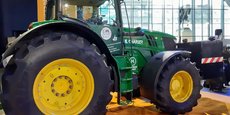 Le tracteur John Deere, retrofité par E-Neo, pourrait consommer 30 kilos d'hydrogène/jour, selon les estimations de Charier.