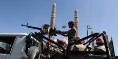 Le Yémen est dévasté par un conflit qui oppose les forces du gouvernement, appuyées par une coalition militaire menée par l'Arabie saoudite depuis 2015, aux rebelles Houthis soutenus par l'Iran, le rival de Ryad dans la région.