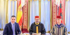 Le Roi du Maroc, Mohammed VI, le Prince Héritier Moulay Al Hassan, et le Président du Conseil Espagnol, Pedro Sanchez, au Palais Royal de Rabat