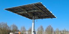 La coopérative bretonne Solarenn, cinquième opérateur français de la tomate, a installé quatre trackers solaires sur mâts conçus par Okwind sur son site de conditionnement de Saint-Armel, en Ille-et-Vilaine.
