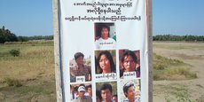Un panneau des personnes recherchées pour leur lien avec les manifestations à la mine de cuivre de Letpadaung.