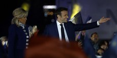 Les époux Macron, hier soir au Champ de Mars, célébrant la victoire.