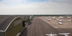Dans la continué des premiers hangars qui héberge des entreprises, l'aéroport Toulouse-Francazal prévoit la construction de quatre à cinq nouveaux hangars d'ici 2025 (zone en arrière plan de l'image).