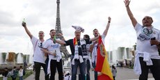 DES SUPPORTERS ANGLAIS ET ESPAGNOLS ENVAHISSENT PARIS AVANT LA FINALE DE LA LIGUE DES CHAMPIONS