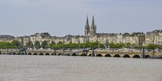 Bordeaux conserve la 1ere place des métropoles susceptibles de concurrencer Paris en matière d'investissements étrangers, selon le baromètre réalisé début 2022 par le cabinet EY.