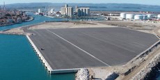 Le terminal éolien qui servira de base arrière aux projets de fermes-pilotes d'éoliennes en Méditerranée a été livré sur le port de Port-la-Nouvelle.