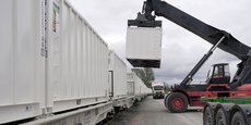 Entre Voutré (53) et Trappes (78), le projet Voutré Double Fret permet de transporter 1500 tonnes de granulats à l'aller, soit l'équivalent de 50 camions, et autant de terre inerte au retour, grâce à la fabrication de conteneurs spécifiques, qui autrefois prenaient la route.