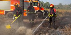 Près de 400 pompiers européens sont arrivés en Gironde ces derniers jours pour combattre le feu de Landiras qui est considéré comme tenu mais pas fixé.