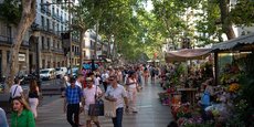 Les Ramblas, rue touristique majeure de Barcelone, en Catalogne.