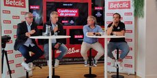 Olivier Dimet (entraîneur), Stephan Tartari (manager général), Thierry Parienty (président) et Marc-André Lévesque (capitaine) lors de la présentation de la saison 2022/2023 du club professionnel de hockey sur glace des Boxers de Bordeaux.