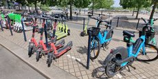 Six opérateurs ont été sélectionnés pour gérer 3.500 trottinettes, vélos et scooters électriques dans 24 communes de la métropole bordelaise.