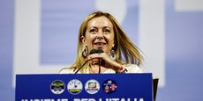 Giorgia Meloni prend la parole lors du meeting de clôture de la campagne électorale de la coalition de centre-droit sur la Piazza del Popolo, à Rome