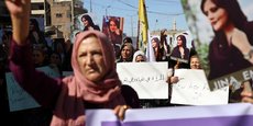 Des femmes manifestent  dans le nord-est de la Syrie contre la mort en Iran de la jeune Kurde Mahsa Amini