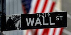 Un panneau indiquant Wall Street à l'extérieur de la Bourse de New York