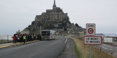Victime de leur succès, les navettes du Mont saint Michel sont souvent bondées dans les périodes d'affluence.