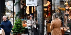 Les Néerlandais ont « surtout acheté moins de meubles et de vêtements », même s'ils ont dépensé davantage dans les secteurs de la culture et des loisirs, selon le CBS.