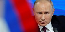 Malgré la politique de soutien de Vladimir Poutine, « une baisse du rouble, si elle est perçue comme durable, peut inciter la population à changer ses roubles dans des monnaies perçues comme plus stables », commente Gérard Vespierre.