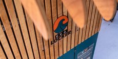 La startup basco-landaise développe une solution de location de planches de surf adossée à des casiers connectés fabriqués en France.
